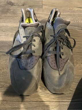 Nike Men's Gray Suede Athletic Sneakers with Black Laces